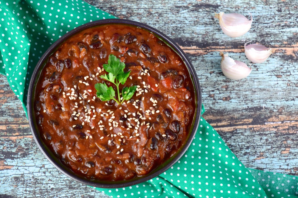 vegan bean chilli is a cheap meal for veganuary