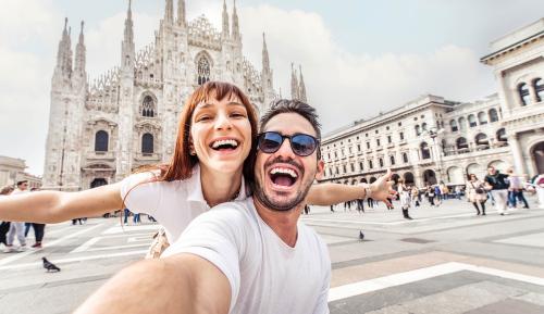 2 people happy travelling