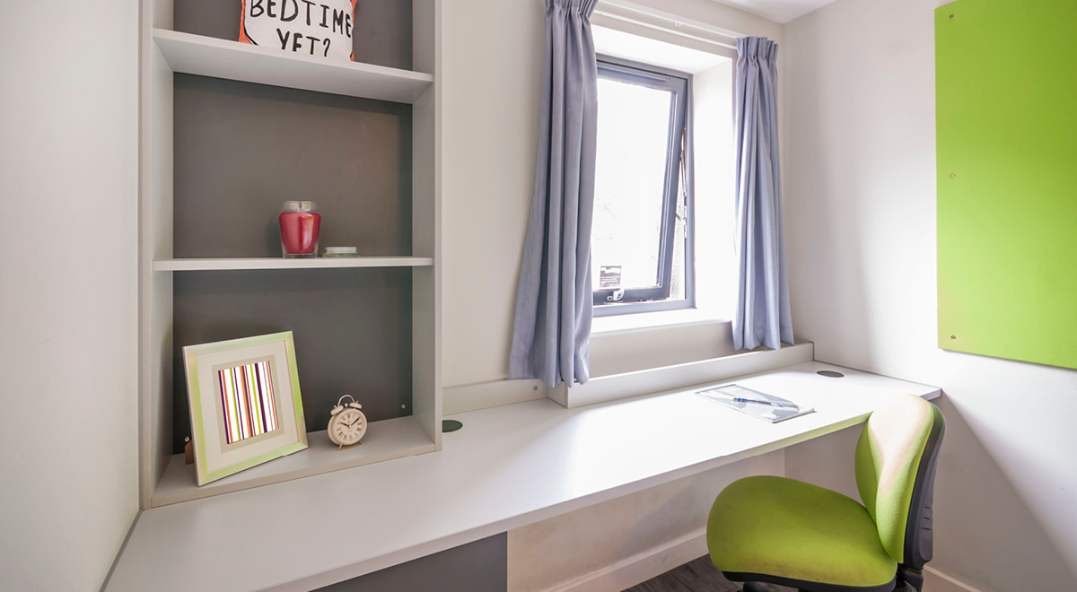 En-suite Bedroom with Study Area at Beaverbank Place in Edinburgh